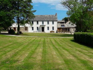 ด้านหน้าที่พัก