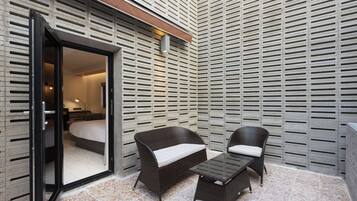 Premier Garden Room | Terrace/patio