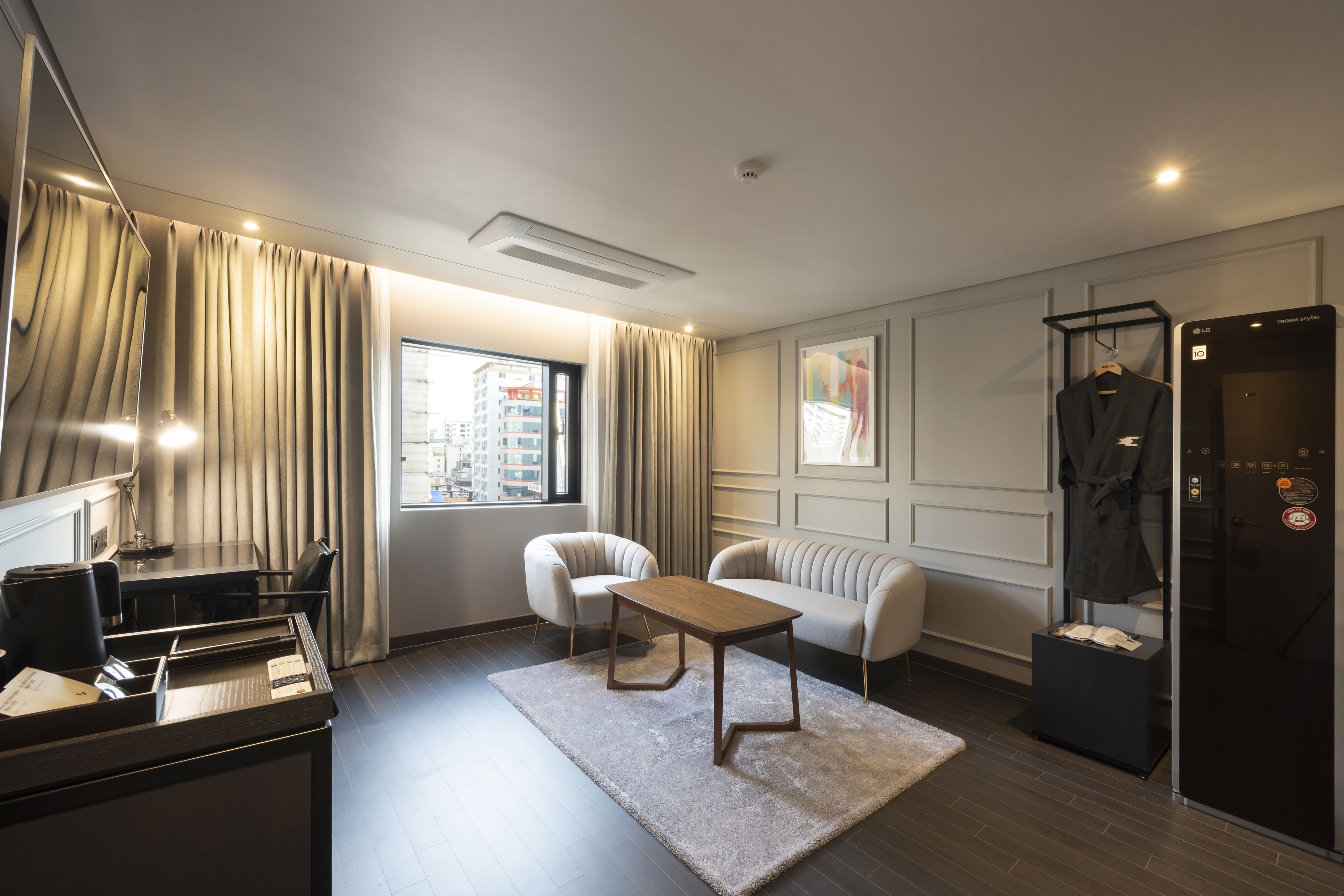 royal suite | living area | flat-screen tv