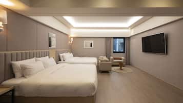 Ropa de cama de alta calidad, cubrecamas y minibar