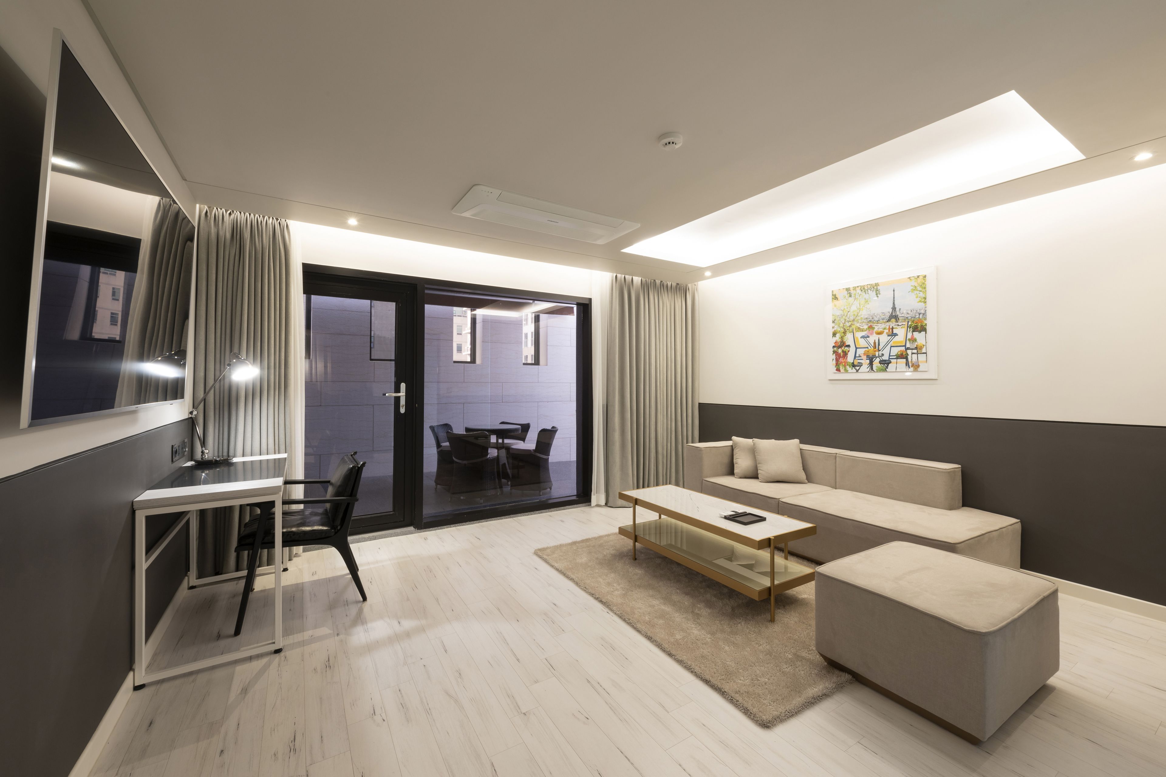 presidential suite, terrace | living area | flat-screen tv
