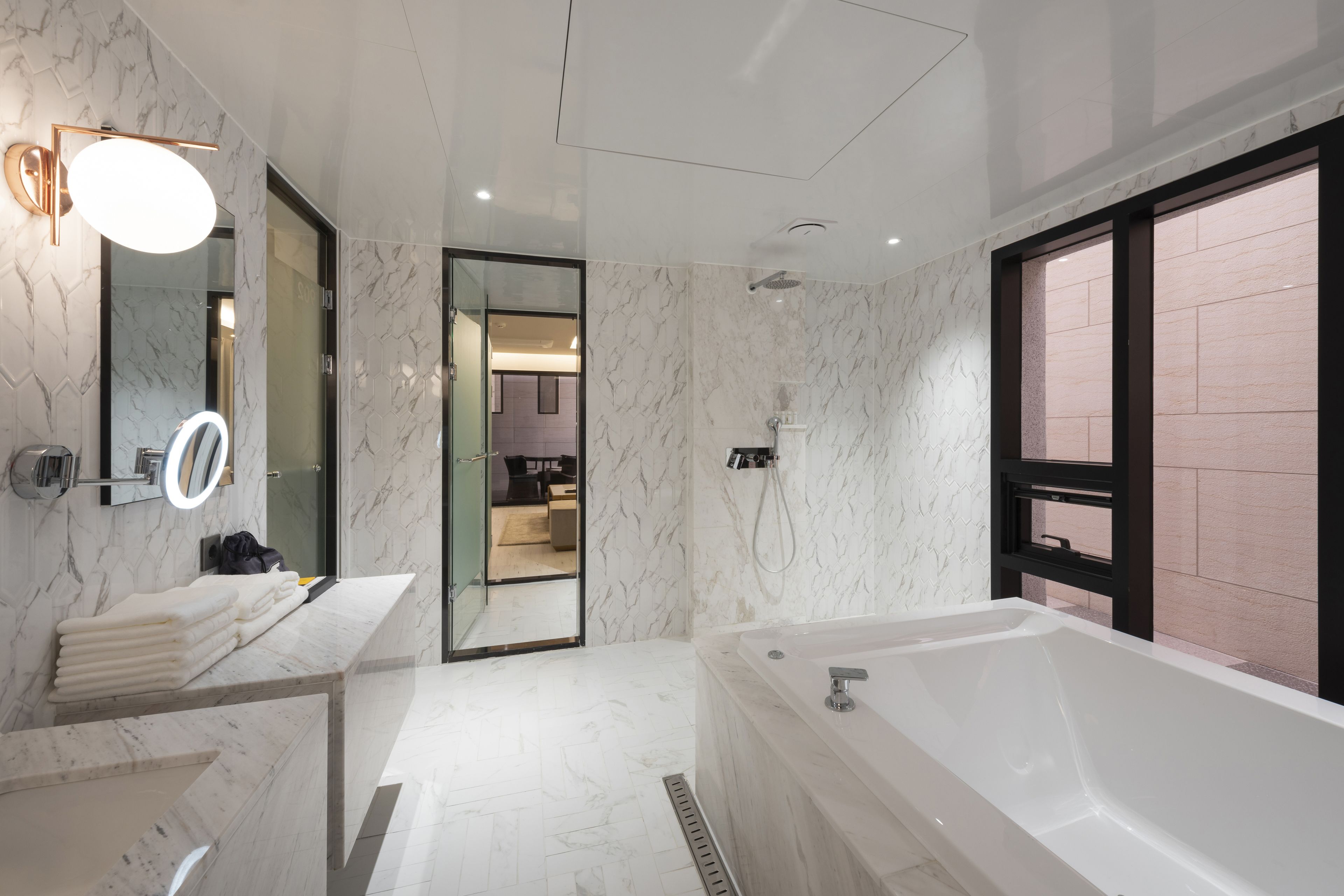 presidential suite, terrace | bathroom | separate bathtub and shower, deep-soaking bathtub, free toiletries