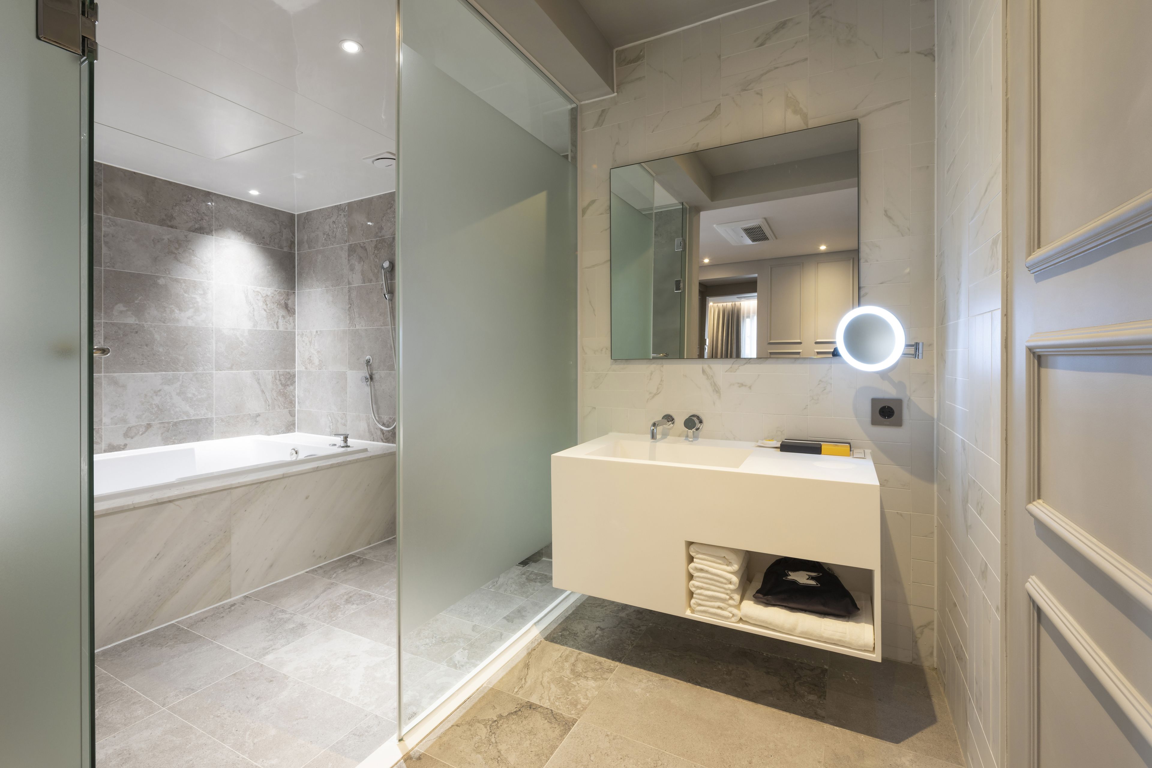 royal suite | bathroom sink