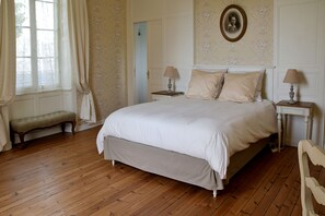 Suite, 2 camere da letto | Con stile personalizzato, con arredamento individuale, una scrivania