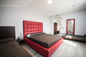 Superior Double Room | In-room safe, desk, rollaway beds, free WiFi - Blue Hotel (Suzzara)