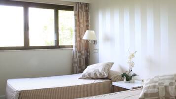 In-room safe, desk, iron/ironing board, free WiFi