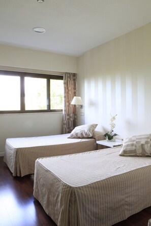 房內夾萬、書桌、熨斗/熨衫板、免費 Wi-Fi