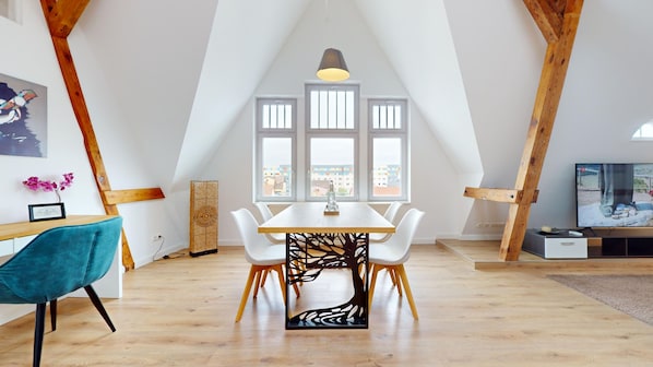 Premium appartement, privébadkamer, uitzicht op de stad | Dineren