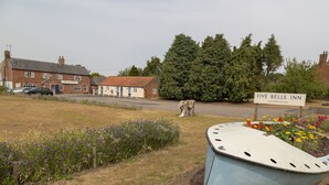 Exterior - The Five Bells Inn (Beccles)