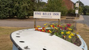 Exterior detail - The Five Bells Inn (Beccles)