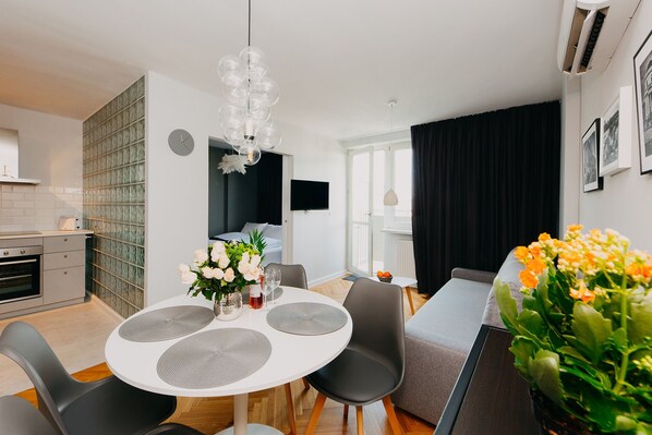 Comfort Apartment, 1 Bedroom, Balcony | Living area