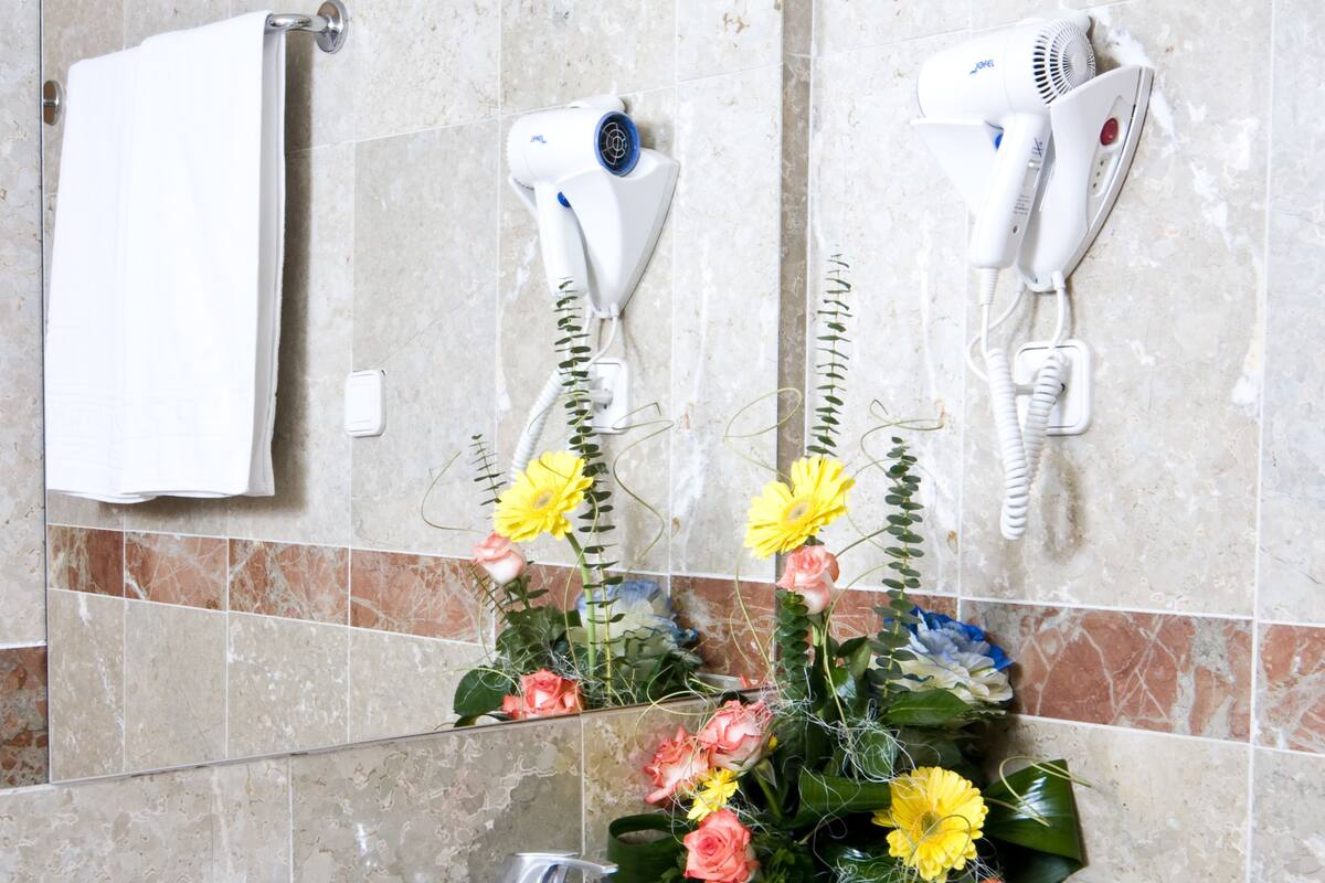 Deep-soaking bathtub, rainfall showerhead, free toiletries, towels