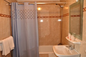 Baignoire, articles de toilette gratuits