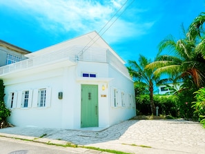 Exterior - Yonna Yonna (Miyakojima)