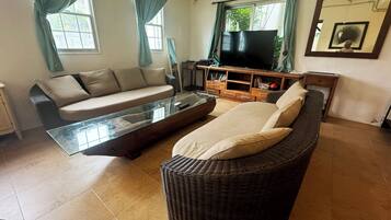 Private Vacation Home | Living area | Flat-screen TV
