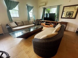 Casa de campo design (Private Vacation Home) | Área de estar | TV de tela plana