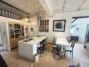 Design-Ferienhaus (Private Vacation Home) | Eigene Küche | Großer Kühlschrank, Mikrowelle, Ofen, Herdplatte