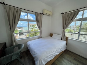 4 bedrooms, down duvets, individually decorated, individually furnished - Yonna Yonna (Miyakojima)