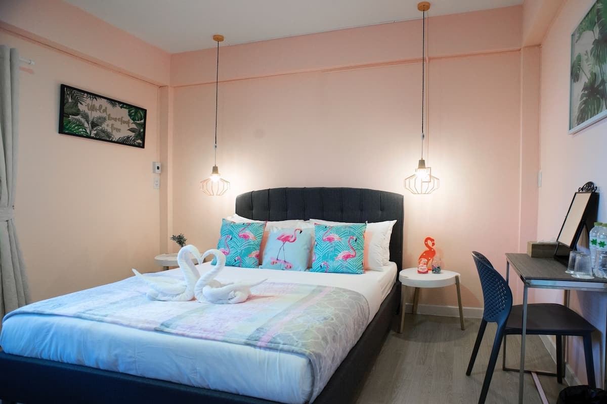 Ropa de cama de alta calidad, minibar y cortinas blackout
