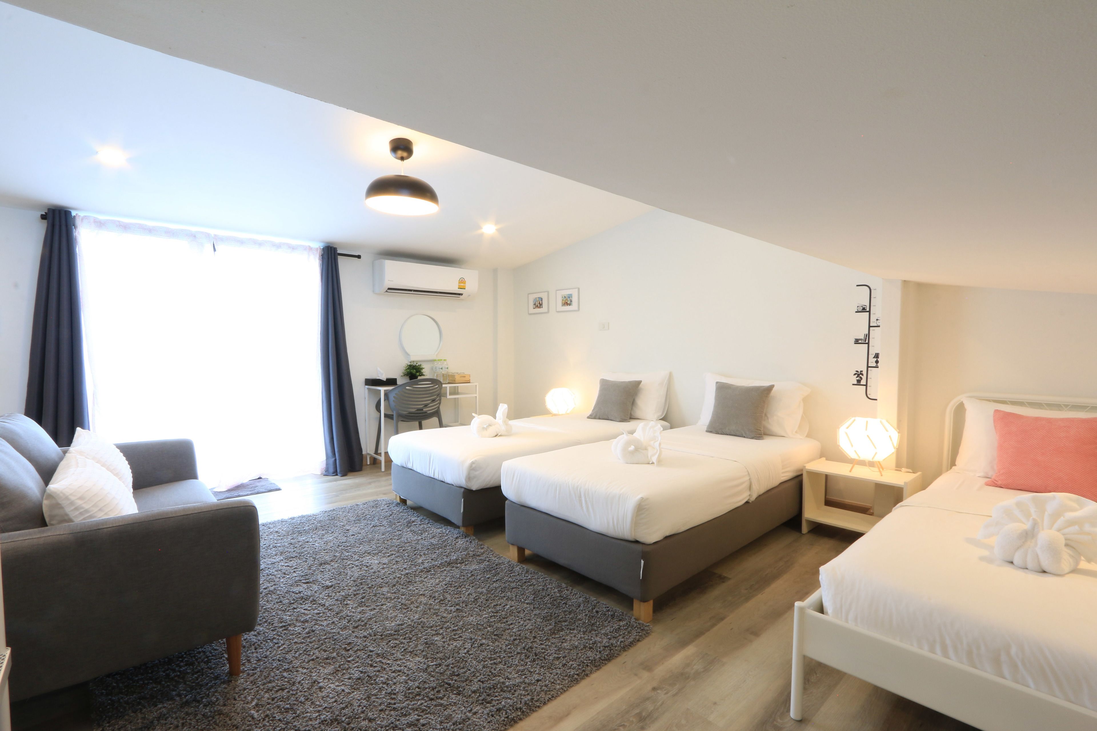 3-Bedroom Suite | 高档床上用品、迷你吧、遮光窗帘、熨斗/熨衣板