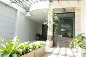 Coin salon dans le hall