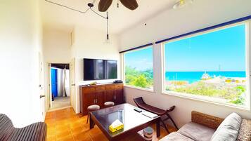 Private Vacation Home | Living area | Flat-screen TV