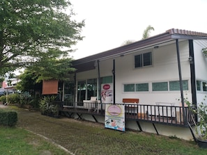 Coffee shop - Areechon Apartment (Ban Chang)