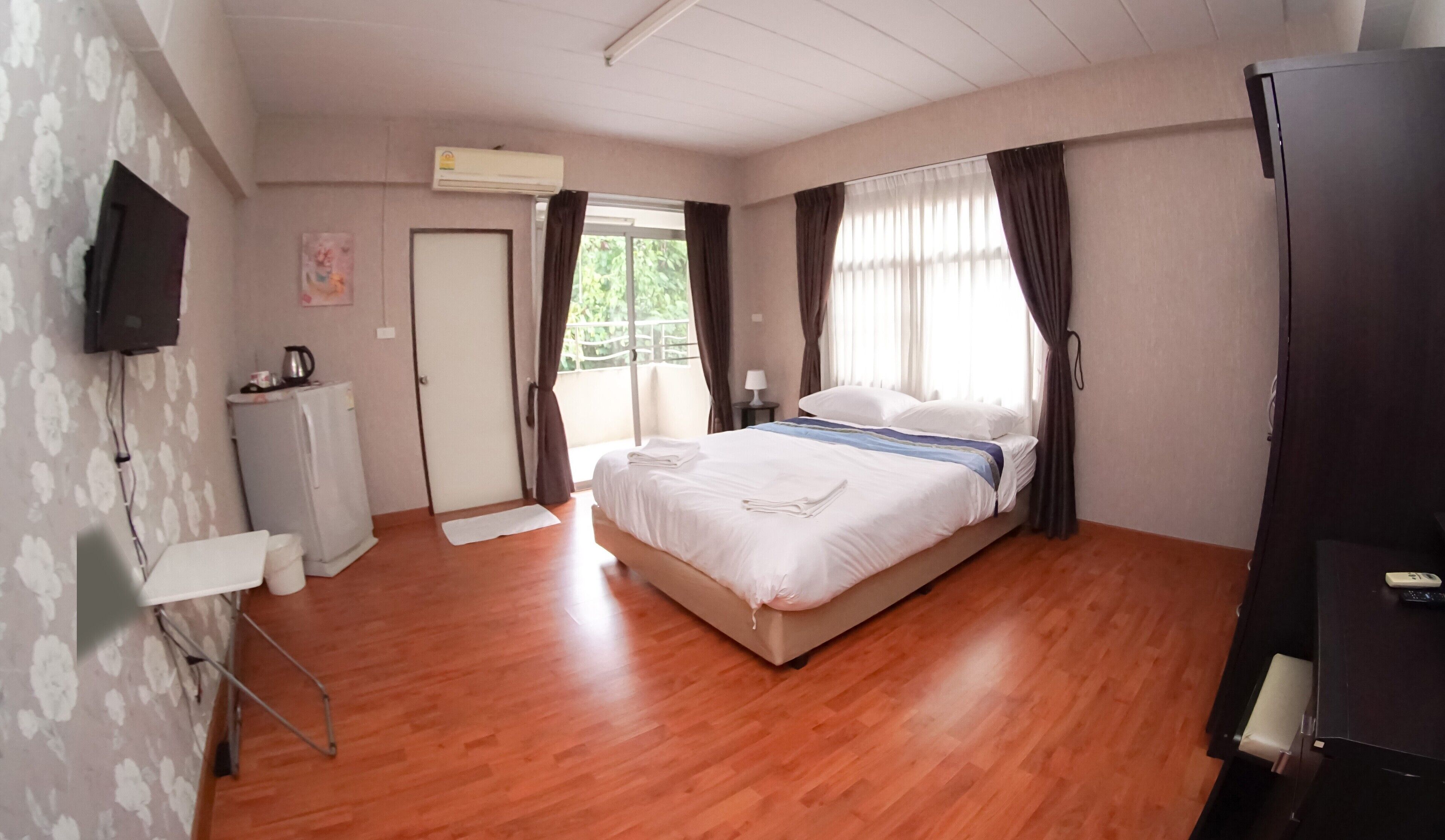 Double Room | Blackout drapes, free WiFi