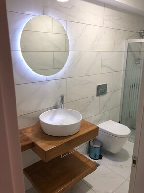 Standard Double Room | Bathroom | Shower, free toiletries, hair dryer, towels