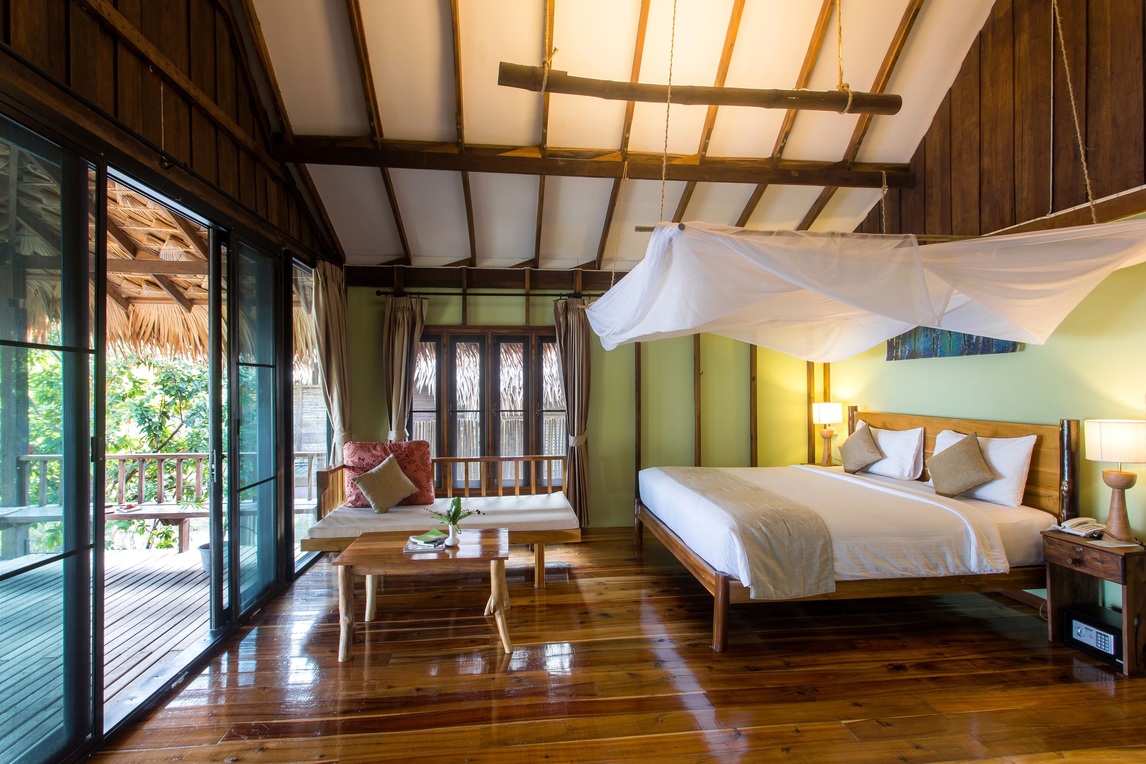 Draps en coton égyptien, literie de qualité supérieure, minibar, bureau