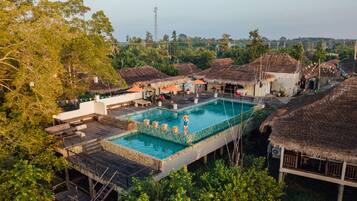 Kolam renang outdoor