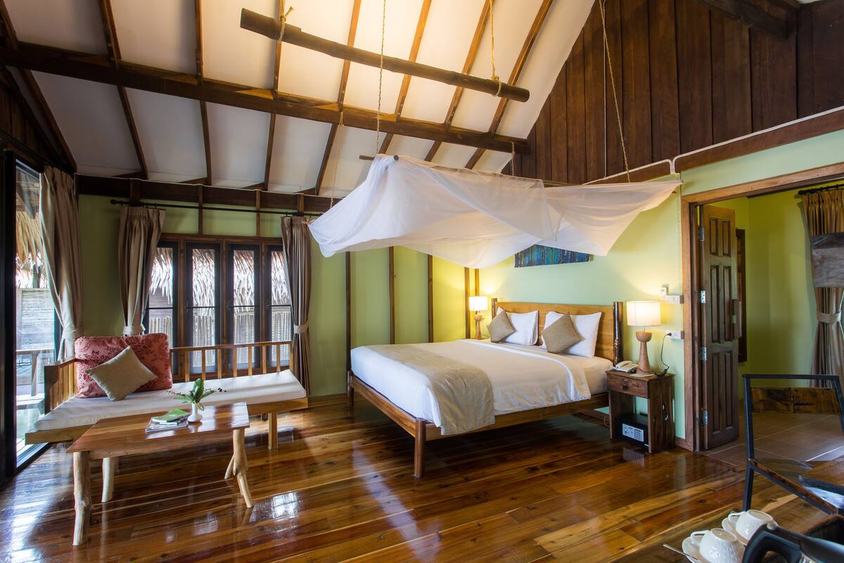 Sri Villa Seaview - (zone2) | Egyptian cotton sheets, premium bedding, minibar, desk