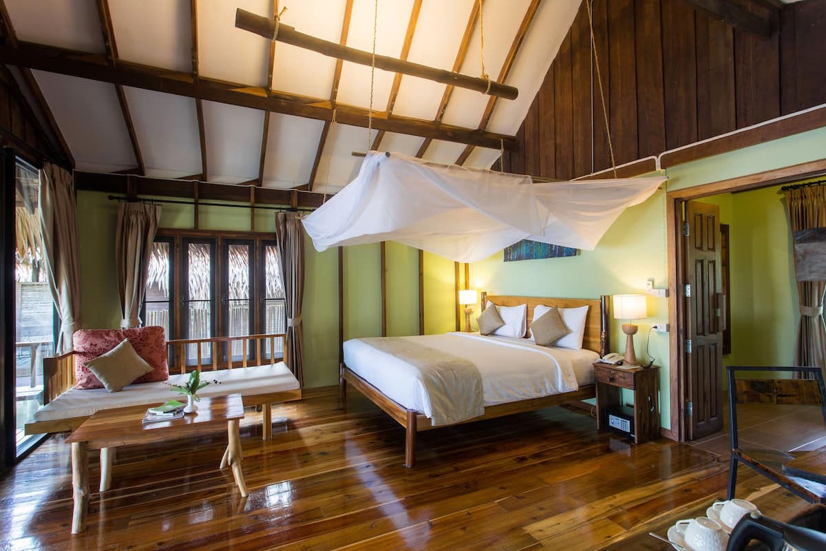 Sri Villa Seaview - (zone2) | Egyptian cotton sheets, premium bedding, minibar, desk