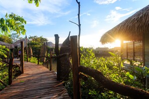 2 restaurants, breakfast, lunch, dinner served; Fusion cuisine - Sripakpra Boutique Resort Phatthalung (Khuan Khanun)