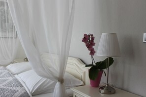 Romantic Double Room, Ensuite, City View