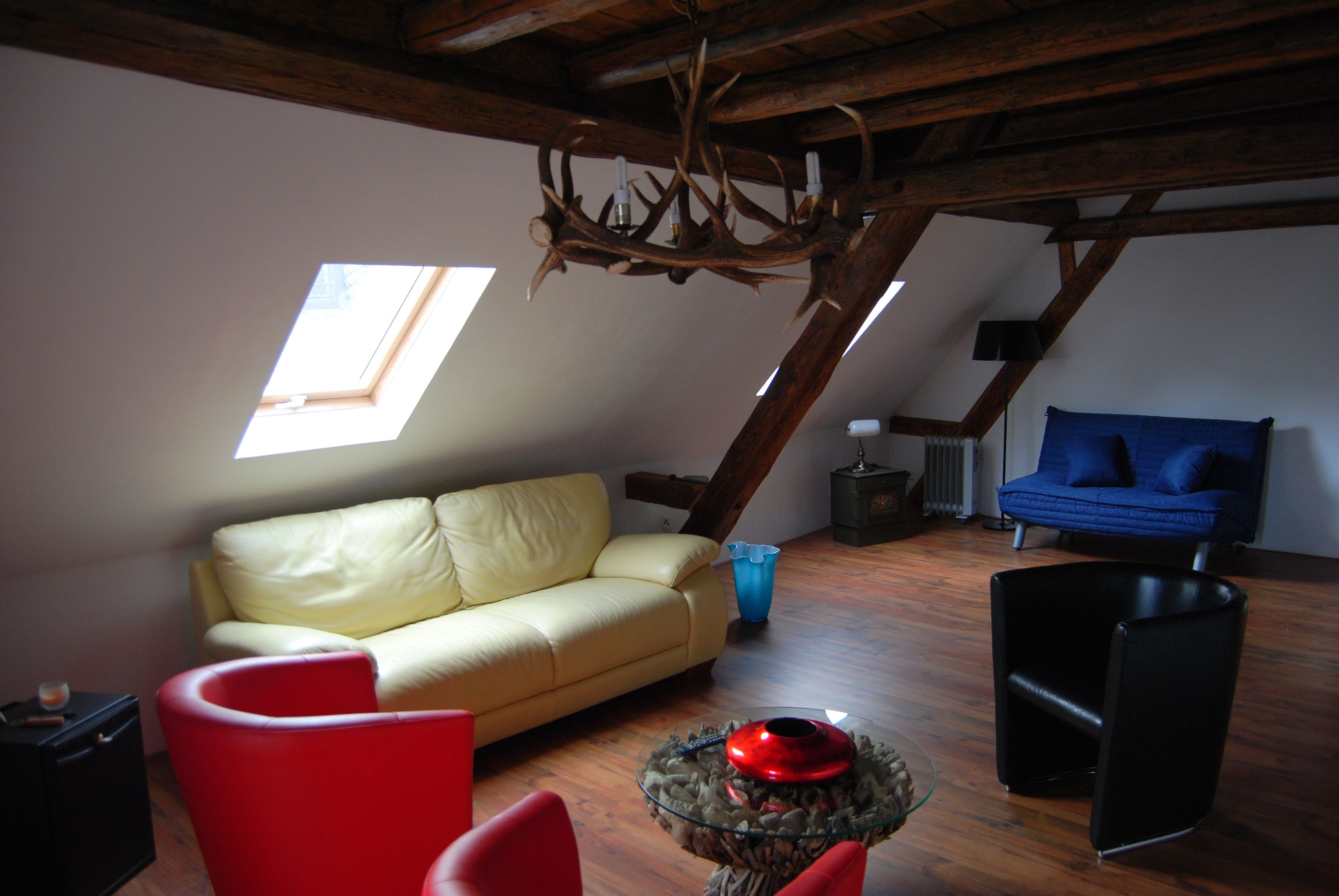 quadruple room, garden view, tower | living area