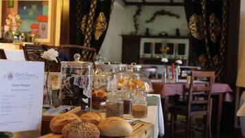 Tägliches inbegriffenes Frühstücksbuffet