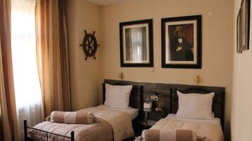 Kamar Double untuk 1 Orang, menara | Seprai antialergi, brankas, meja kerja, dan tirai kedap cahaya