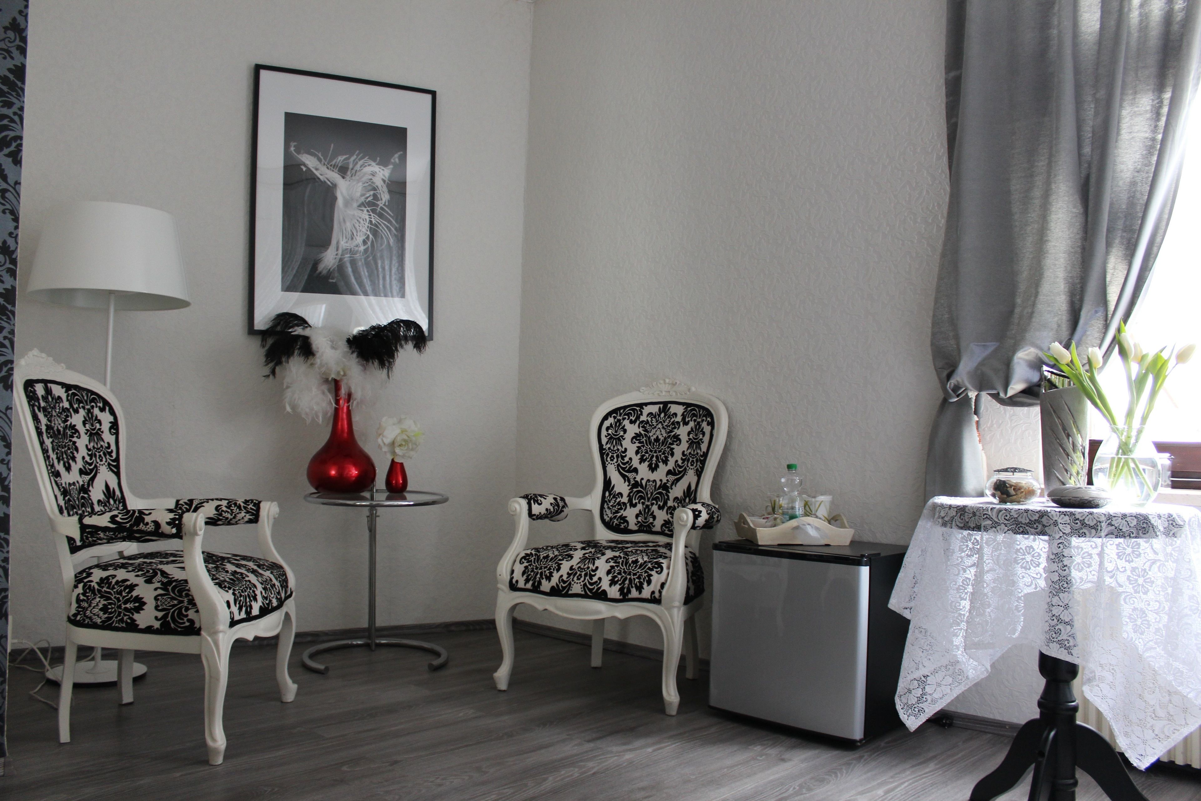 romantic suite, garden view, tower | hypo-allergenic bedding, in-room safe, desk, blackout curtains