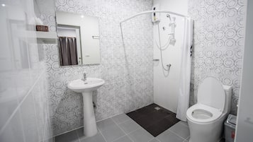 Shower, free toiletries