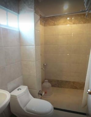 Amenidades de baño gratuitas y toallas