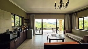 Standaard studio, 1 slaapkamer, terras, uitzicht op bergen | Luxe beddengoed, beddengoed
