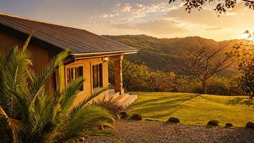 Standard Studio, 1 Bedroom, Terrace, Mountain View | Premium bedding, bed sheets