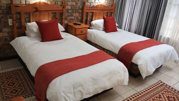 خزنة داخل الغرفة وبديكورات فريدة لكل غرفة وطراز فريد لكل وحدة