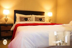 Deluxe Room | In-room safe, bed sheets