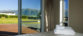 Spacious Quiet | 3BR | Decks | Wi-Fi | BBQ | Views