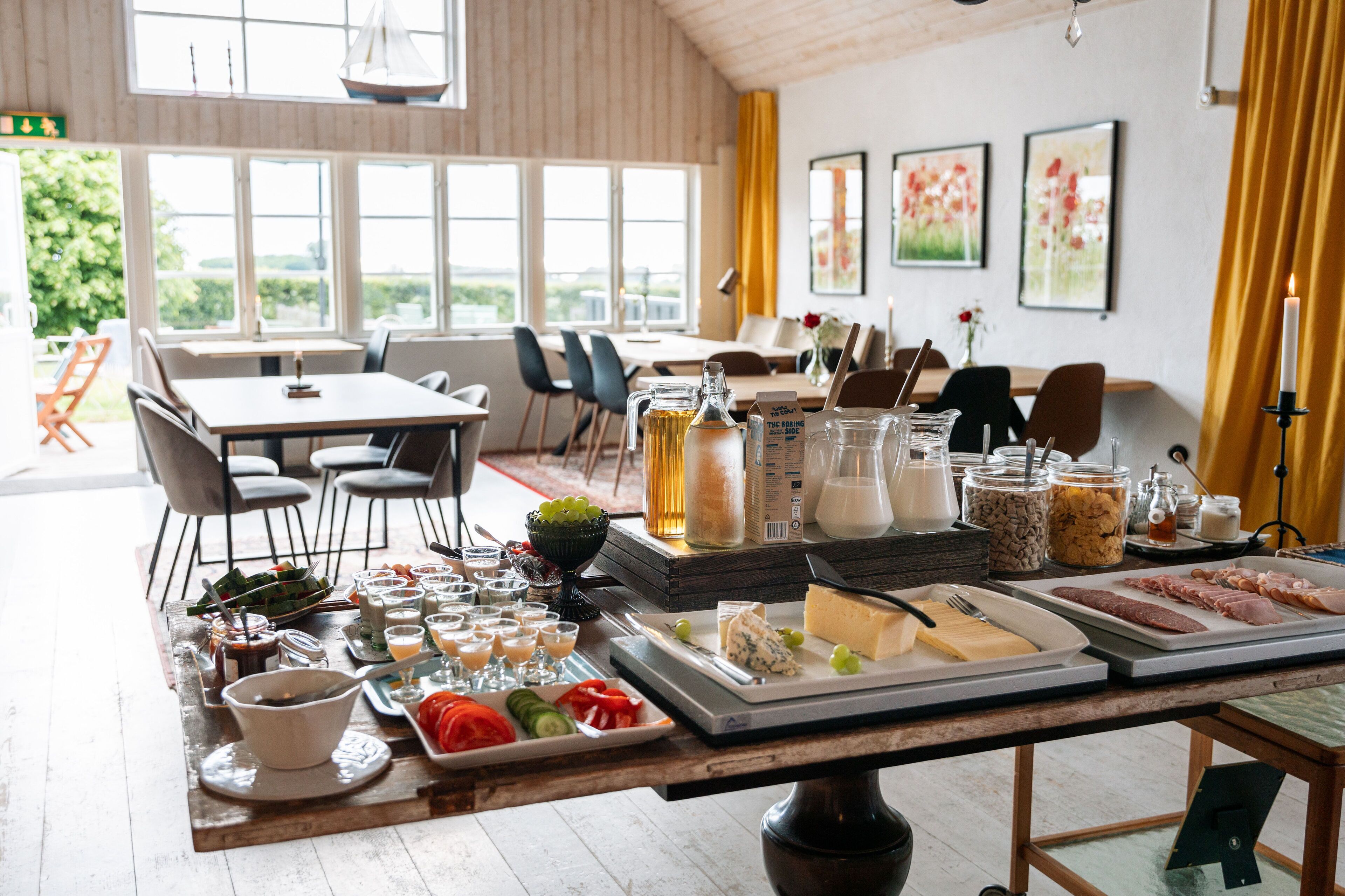 Dagelijks ontbijtbuffet (SEK 150 per persoon)