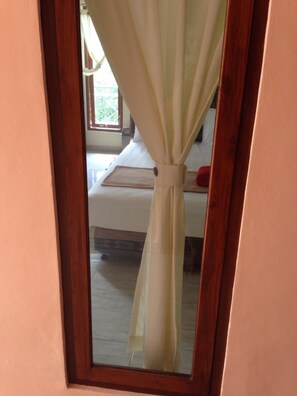 Chambre, 1 grand lit | Bureau, Wi-Fi gratuit
