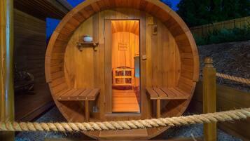 Couples treatment room(s), body treatments, hydrotherapy, aromatherapy