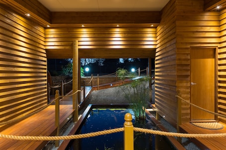 Exterior. The Swan Valley Retreat